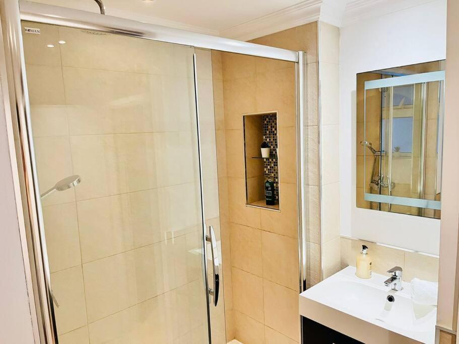 The Rock Retreat - Gibraltar Apartment Ngoại thất bức ảnh
